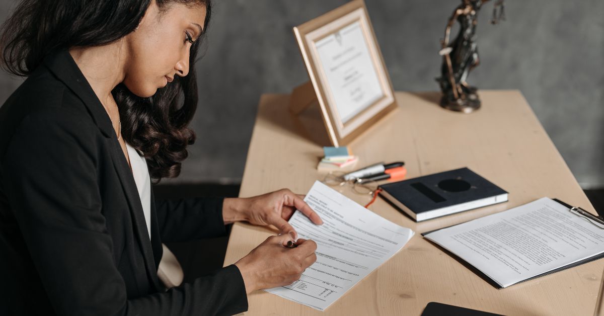 How A Criminal Defense Attorney in Florida Builds Your Defense 