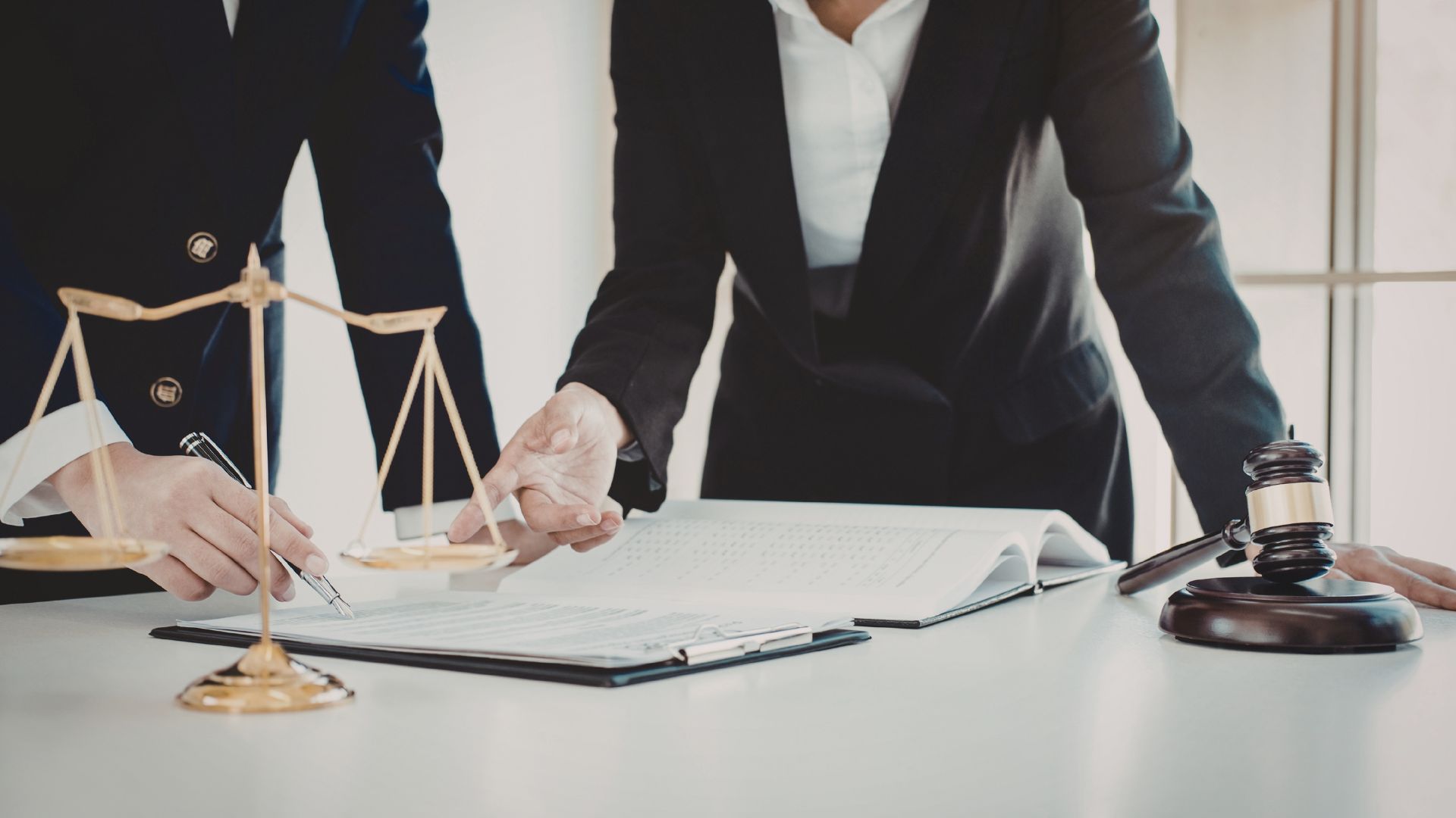 Why Defendants in Florida Choose the Law Offices of Alejandro De Varona in Federal Mail Fraud Cases